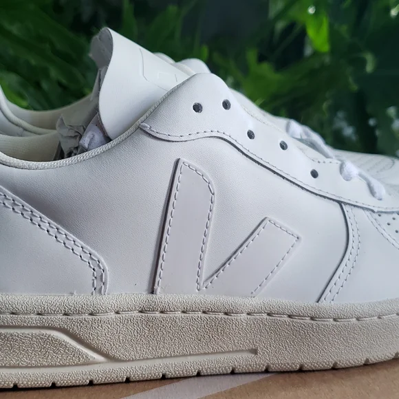 Veja V-10 Leather Sneakers - Picture 13 of 16